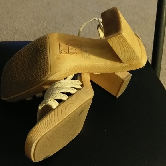 Women's heels sz 7 1/2 - Picture 5 of 5